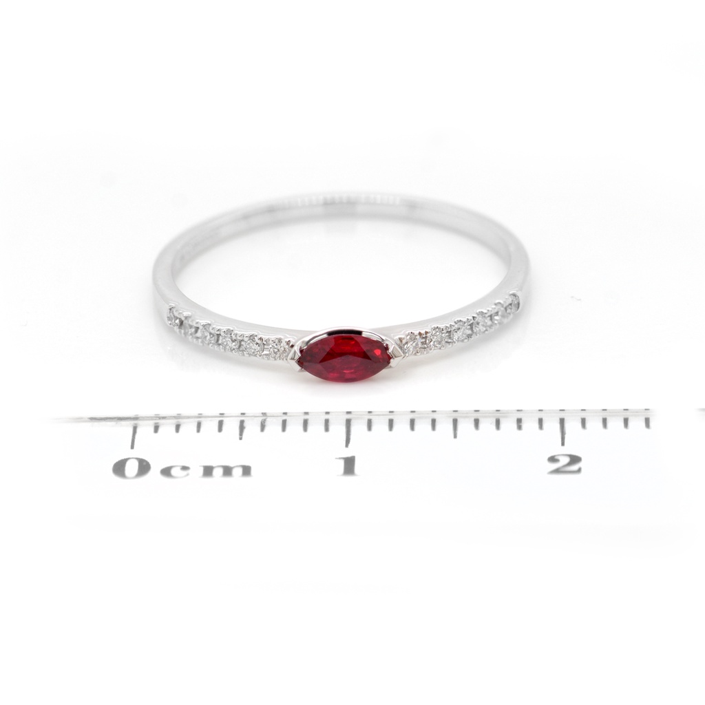 ANILLO MARÍA DE LUJO RUBY 14P-MQ y 12B6P GVS 1.1gr ORO BLANCO 18K