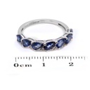 ANILLO 7-ZAFIROS Talla/Pera 1.27ct, 6-DIAMANTES Talla/Brillante 0.05ct, 1.84gr ORO BLANCO 18K