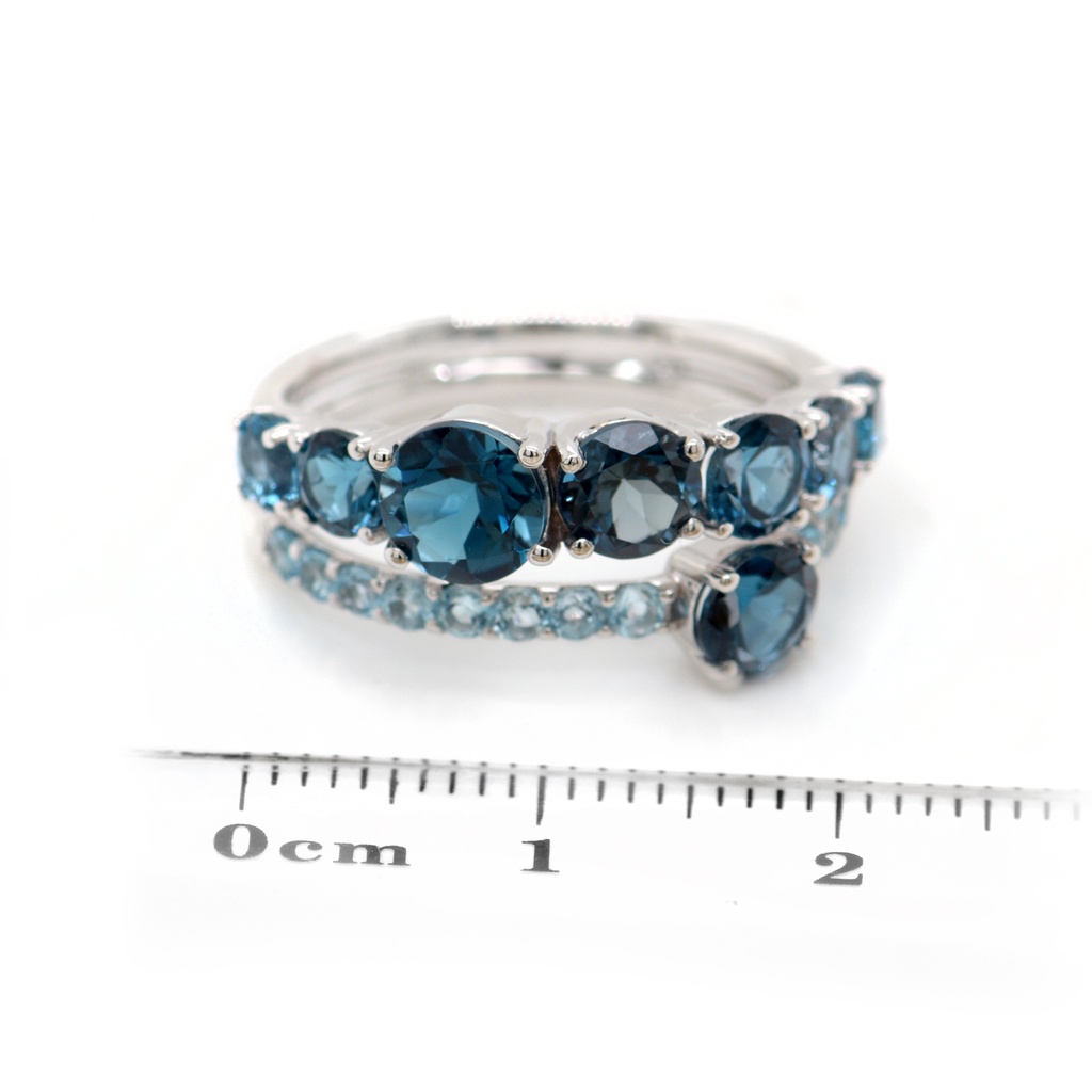 ANILLO BRUMANI “MANACA“ 8-TOPACIOS AZUL LONDON-3.63ct 11-TOPACIOS AZUL SKY BLUE-0.60ct 5.5gr. ORO BLANCO 18K 