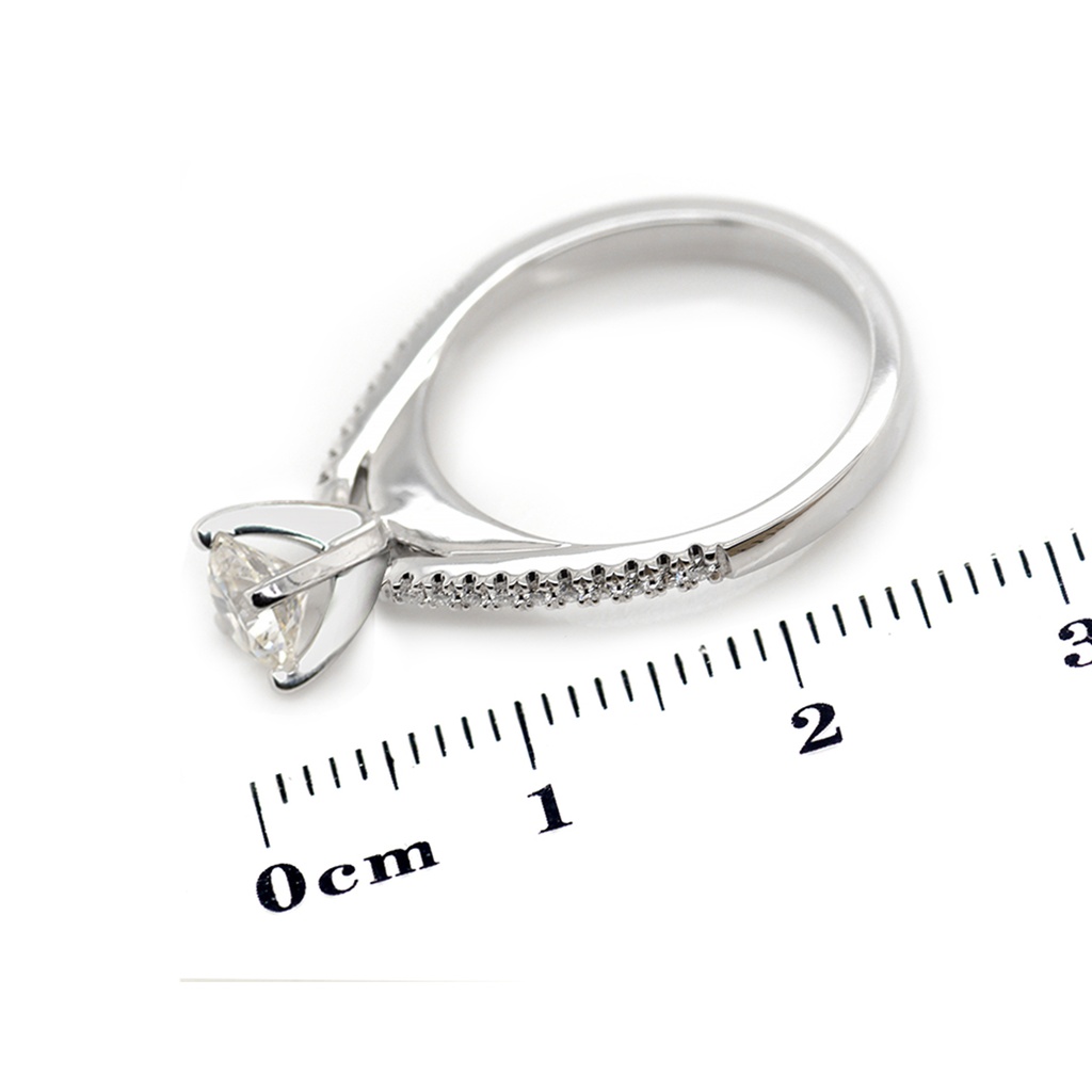 [CYC] Anillo de Compromiso Desire con un diamante natural Corte Ideal Original 2/3ct VS2/I y adornado con 0.09ct diamantes naturales VS/G en oro blanco 18K