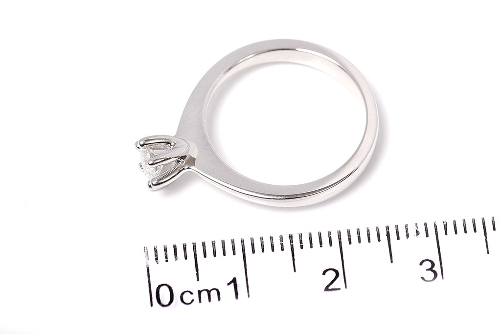 [CYC] Anillo de Compromiso Love con un diamante natural Corte Ideal Original 1/4ct VS2/I en oro blanco 18K