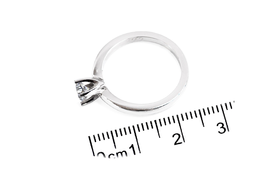 [CYC] Anillo de Compromiso Solistice con un diamante natural Corte Ideal Original 1/3ct VS2/I en oro blanco 14K