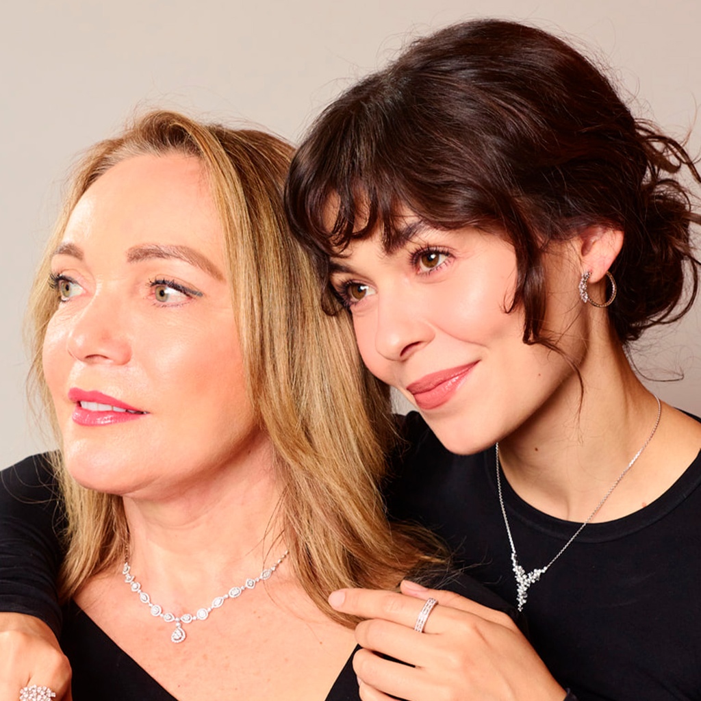 GARGANTILLA "WATERFALL" 46-DIAMANTES Talla-Brillante y Baguette 1.38ct GVS 7.17gr. 42cm. ORO BLANCO 18K