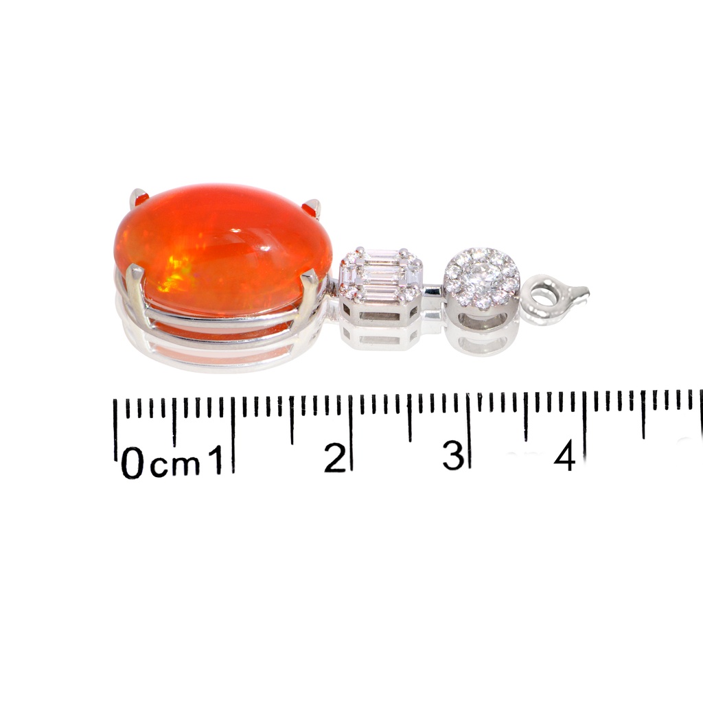 Pendiente ALEBRIJE-CORAZON ARDIENTE- 12.8ct Opalo de Fuego Supremo 185x115mm y 20-DIAMANTES Corte-Redondo/Baguette 0.55ct GVS en 2.3gr. ORO BLANCO 18K