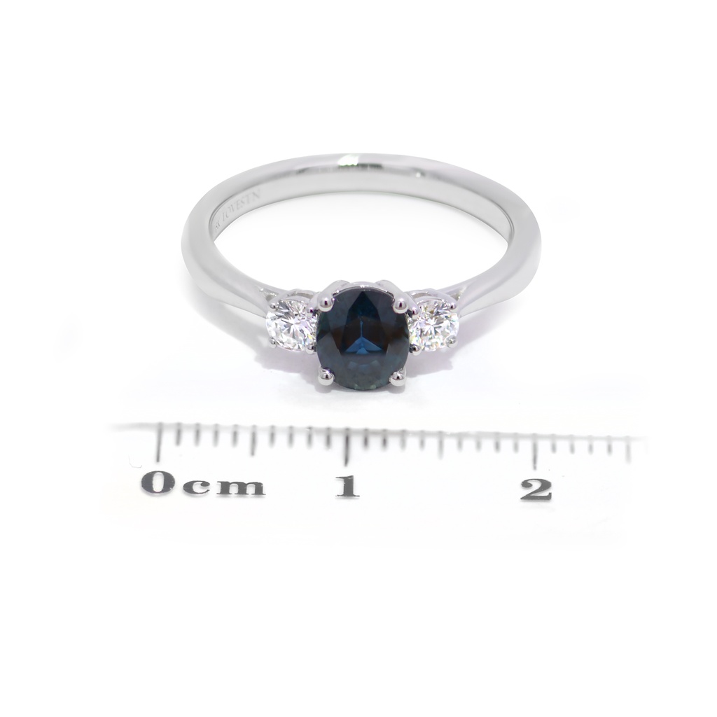 Anillo ZAFIRO Oval-0.93Ct Diamantes-0.21Ct GVS 2.6gr 18K 