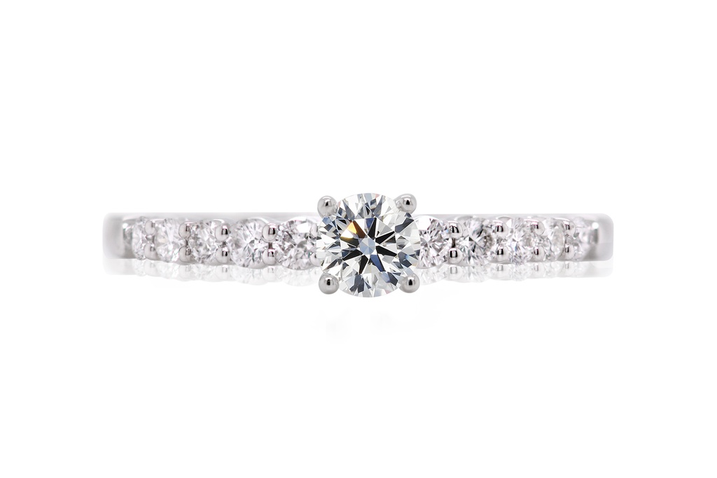 [CYC] Anillo de Compromiso Dream con un diamante natural Corte Ideal Original 1/4ct VS2/I y adornado con 0.19ct diamantes naturales VS/G en oro blanco 18K