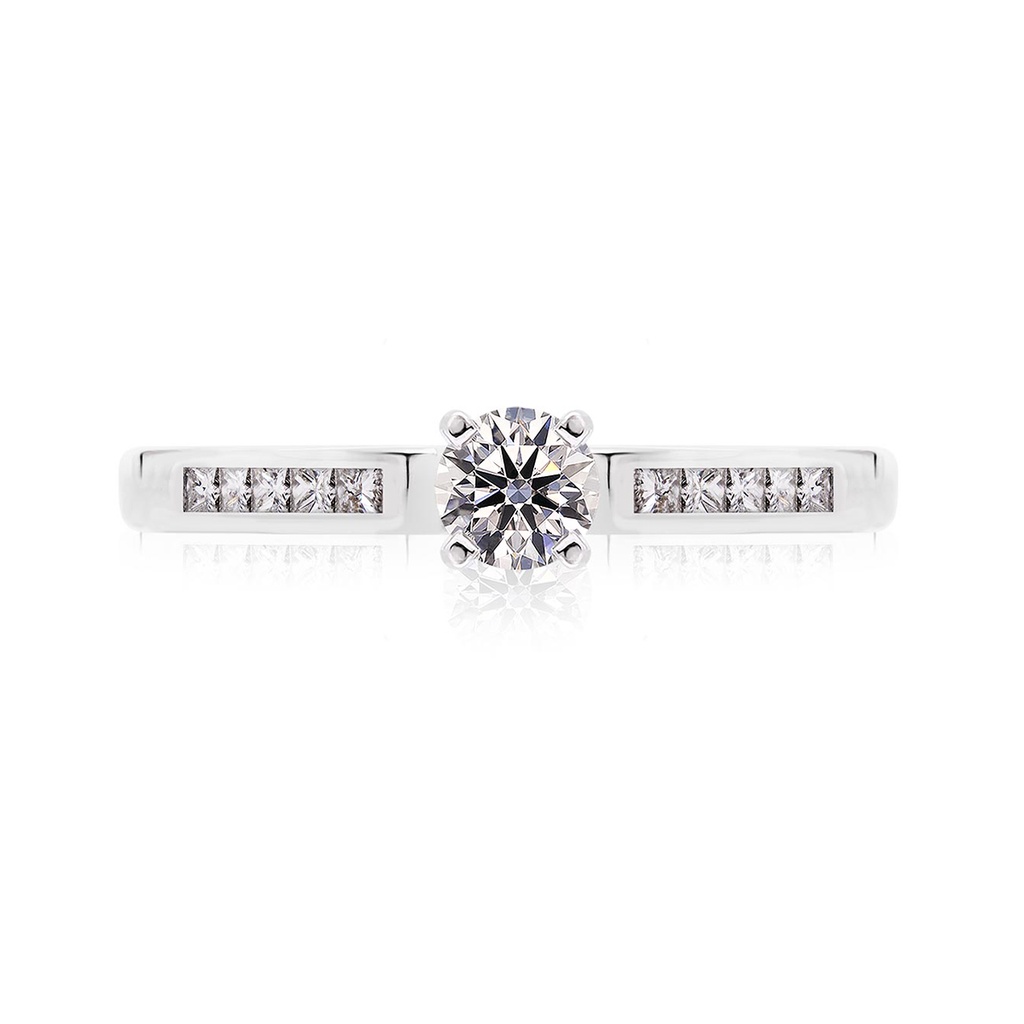 [CYC] Anillo de Compromiso Pricess Canal con un diamante natural Corte Ideal Original 1/3ct VS2/I y adornado con 0.15ct de diamantes naturales en oro blanco 18K