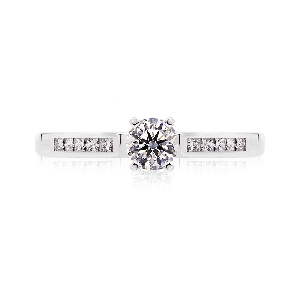 [CYC] Anillo de Compromiso Pricess Canal con un diamante natural Corte Ideal Original 1/2ct VS2/I y adornado con 0.15ct de diamantes naturales en oro blanco 18K