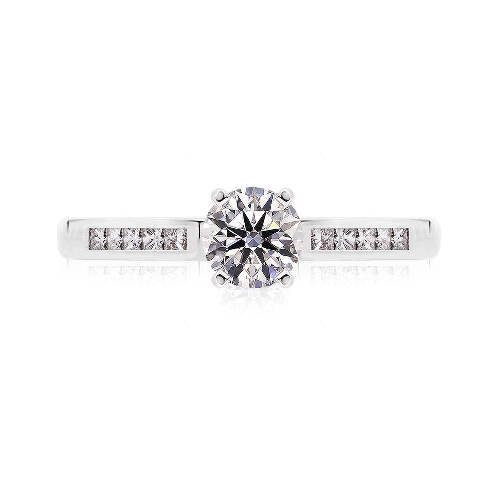 [CYC] Anillo de Compromiso Pricess Canal con un diamante natural Corte Ideal Original 3/4ct VS2/I y adornado con 0.15ct de diamantes naturales en oro blanco 18K