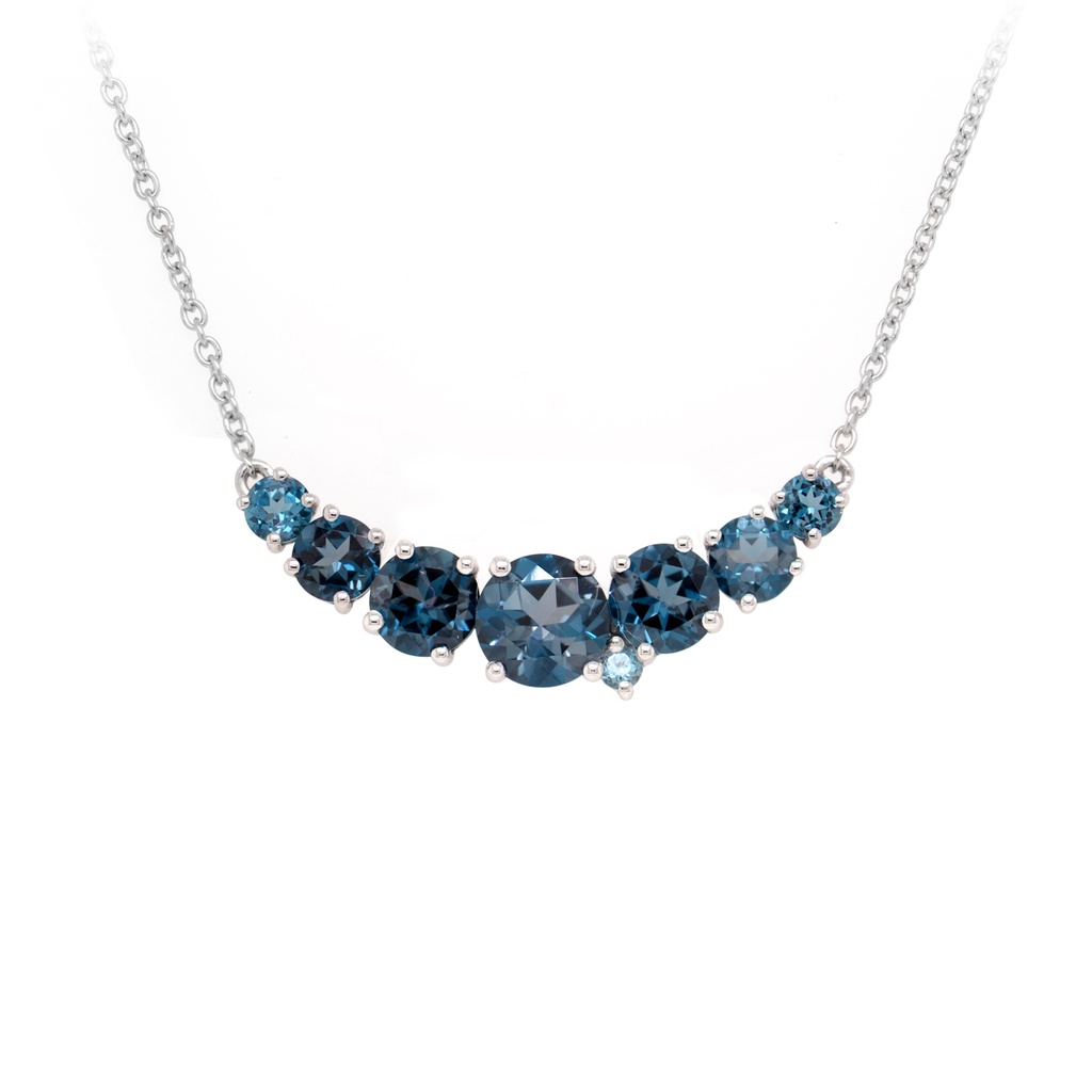 GARGANTILLA BRUMANI "MANACA" 9-TOPACIOS AZUL LONDON-3.45ct 1-TOPACIO AZUL SKY BLUE-0.05ct 1-TOPACIO AZUL SWISS BLUE-0.08ct DIAMANTE-0.003ct 6.1gr. 45cm. ORO BLANCO 18K 